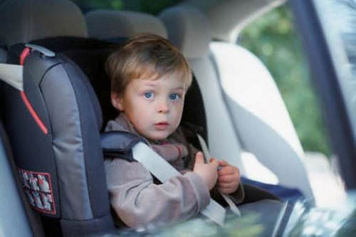 Ребенок в машине