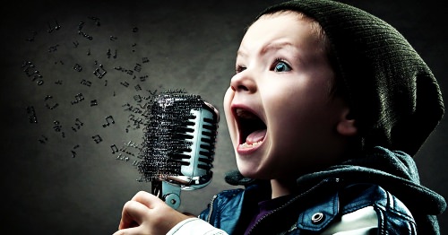 Ребенок и микрофон