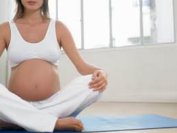 Беременная женщина и йога