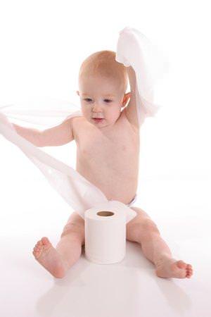 Ребенок и туалетная бумага