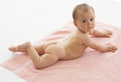 Малыш на полотенце