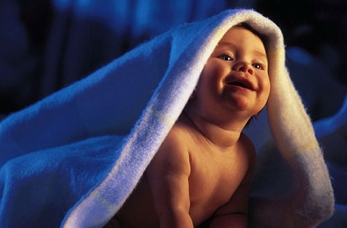 Новорожденный и полотенце