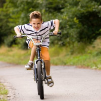 Мальчик и велосипед